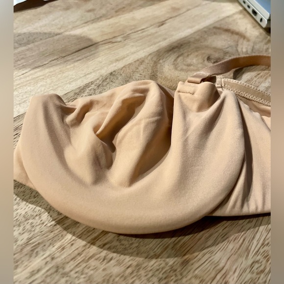 SKIMS Strapless Bra - Picture 4 of 5